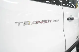 Ford Transit 2024 AWD 250 3 puertas SWB Techo Bajo Furgón de Carga