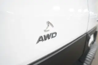Ford Transit 2024 AWD 250 3 puertas SWB Techo Bajo Furgón de Carga