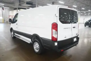 Ford Transit 2024 AWD 250 3 puertas SWB Techo Bajo Furgón de Carga