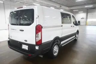 Ford Transit 2024 AWD 250 3 puertas SWB Techo Bajo Furgón de Carga