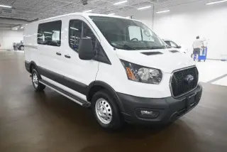 Ford Transit 2024 AWD 250 3 puertas SWB Techo Bajo Furgón de Carga