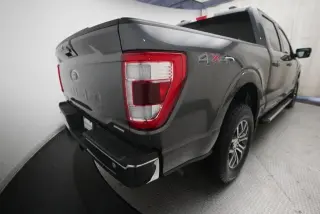 Ford F-150 2022 4x4 Lariat 4 puertas SuperCrew 5.5 pies. SB