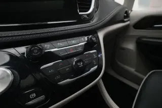 Chrysler Pacifica Híbrido 2022 Limited 4 puertas Minivan