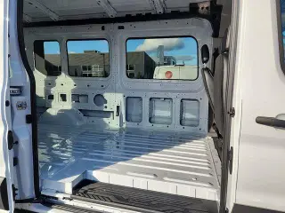 Furgoneta de carga Ford Transit 2024 AWD 350 3 puertas LWB Techo Medio