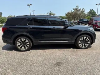 Ford Explorer 2025 AWD Platinum 4 puertas SUV