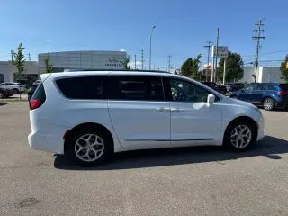 Chrysler Pacifica 2019 Touring L 4 puertas Minivan