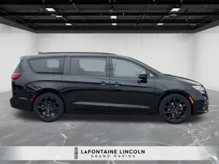 Chrysler Pacifica 2025 Limited 4 puertas Minivan