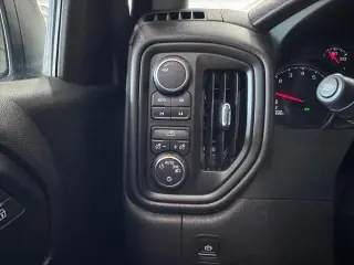 Chevrolet Silverado 1500 2024 4x4 Custom Trail Boss 4 puertas Cabina Crew 5.8 pies. SB