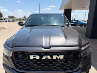 Ram 1500 2025 4x2 Big Horn Cabina Crew 4 puertas 5.6 pies. Pickup SB