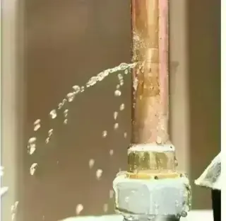 SOLICITO PLOMEROS