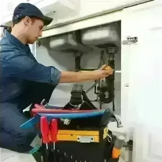 SOLICITO PLOMEROS