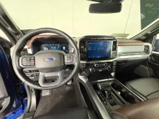 Ford F-150 2023 4x4 Lariat 4 puertas SuperCrew 5.5 pies. SB