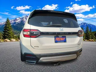 Honda Pilot 2024 AWD Touring 4p SUV