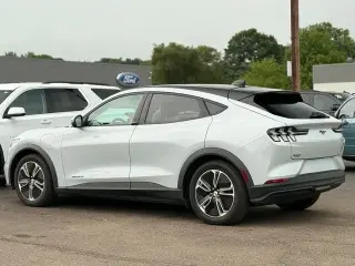 Ford Mustang Mach-E 2021 AWD Select 4 puertas SUV