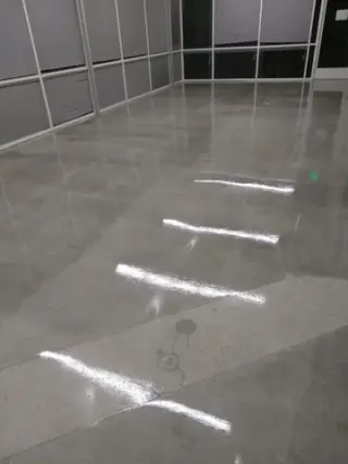 Lavado y encerado de pisos