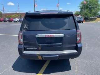 GMC Yukon XL 2017 4x4 Denali 4 puertas SUV