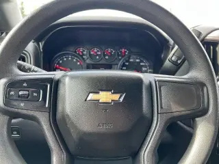 Chevrolet Silverado 1500 2021 4x4 Custom 4 puertas Cabina Crew 6.6 pies. Caja corta