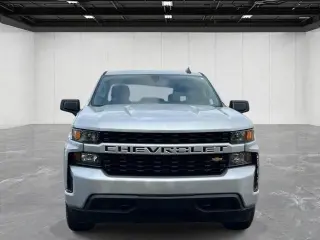Chevrolet Silverado 1500 2021 4x4 Custom 4 puertas Cabina Crew 6.6 pies. Caja corta