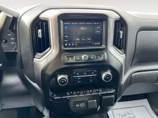 Chevrolet Silverado 1500 2021 4x4 Custom 4 puertas Cabina Crew 6.6 pies. Caja corta
