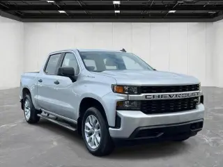 Chevrolet Silverado 1500 2021 4x4 Custom 4 puertas Cabina Crew 6.6 pies. Caja corta