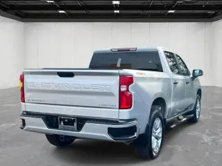 Chevrolet Silverado 1500 2021 4x4 Custom 4 puertas Cabina Crew 6.6 pies. Caja corta