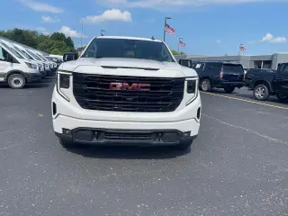 GMC Sierra 1500 2022 4x4 Elevation 4 puertas Cabina Crew 5.8 pies. Caja corta