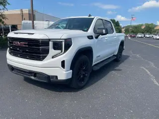 GMC Sierra 1500 2022 4x4 Elevation 4 puertas Cabina Crew 5.8 pies. Caja corta