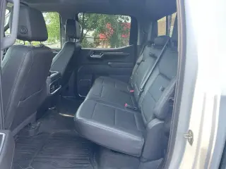 GMC Sierra 1500 2022 4x4 Elevation 4 puertas Cabina Crew 5.8 pies. Caja corta
