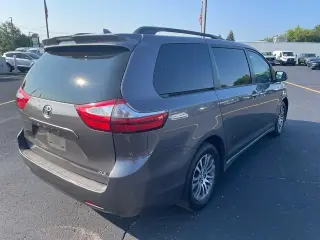 Toyota Sienna 2018 XLE 7-Pasajeros Minivan Auto Access Asiento 4p