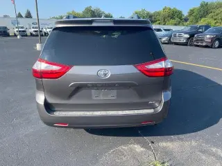 Toyota Sienna 2018 XLE 7-Pasajeros Minivan Auto Access Asiento 4p