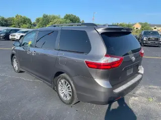 Toyota Sienna 2018 XLE 7-Pasajeros Minivan Auto Access Asiento 4p