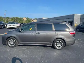 Toyota Sienna 2018 XLE 7-Pasajeros Minivan Auto Access Asiento 4p