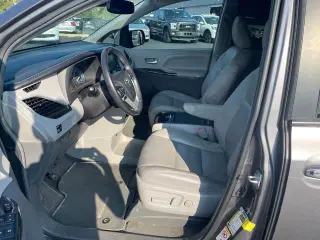Toyota Sienna 2018 XLE 7-Pasajeros Minivan Auto Access Asiento 4p
