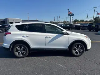 Toyota RAV4 2017 AWD XLE 4p SUV