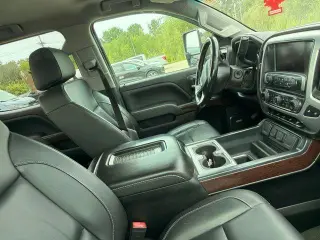 GMC Sierra 2500HD 2018 4x4 SLT 4dr Crew Cab LB
