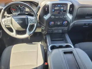 Chevrolet Silverado 1500 2021 4x4 RST 4p Camión Cabina Completa