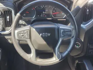 Chevrolet Silverado 1500 2021 4x4 RST 4p Camión Cabina Completa
