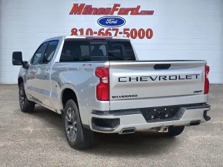 Chevrolet Silverado 1500 2021 4x4 RST 4p Camión Cabina Completa