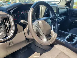 Chevrolet Silverado 1500 2021 4x4 RST 4p Camión Cabina Completa