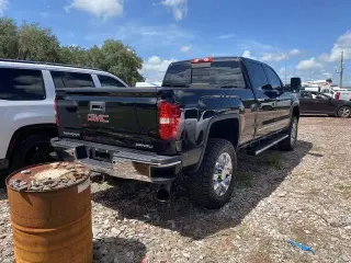 GMC Sierra 2500HD 2015 4x4 Denali 4dr Crew Cab SB