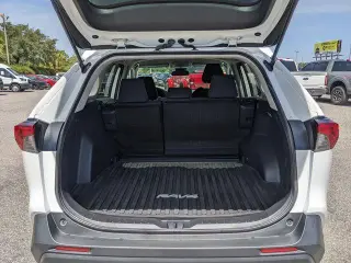 Toyota RAV4 2021 4x4 LE SUV de 4 puertas