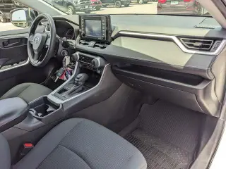 Toyota RAV4 2021 4x4 LE SUV de 4 puertas