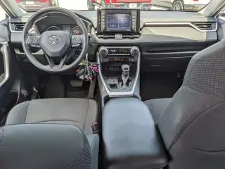 Toyota RAV4 2021 4x4 LE SUV de 4 puertas