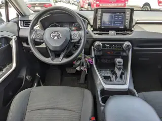 Toyota RAV4 2021 4x4 LE SUV de 4 puertas