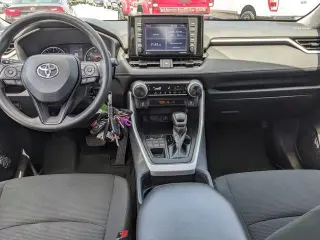 Toyota RAV4 2021 4x4 LE SUV de 4 puertas