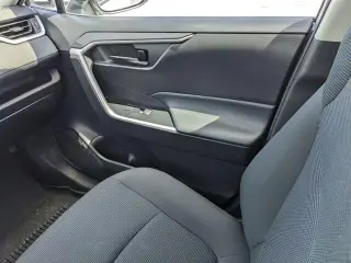 Toyota RAV4 2021 4x4 LE SUV de 4 puertas