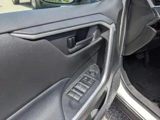 Toyota RAV4 2021 4x4 LE SUV de 4 puertas