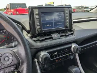 Toyota RAV4 2021 4x4 LE SUV de 4 puertas