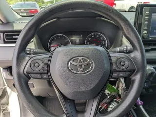 Toyota RAV4 2021 4x4 LE SUV de 4 puertas