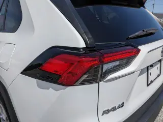 Toyota RAV4 2021 4x4 LE SUV de 4 puertas